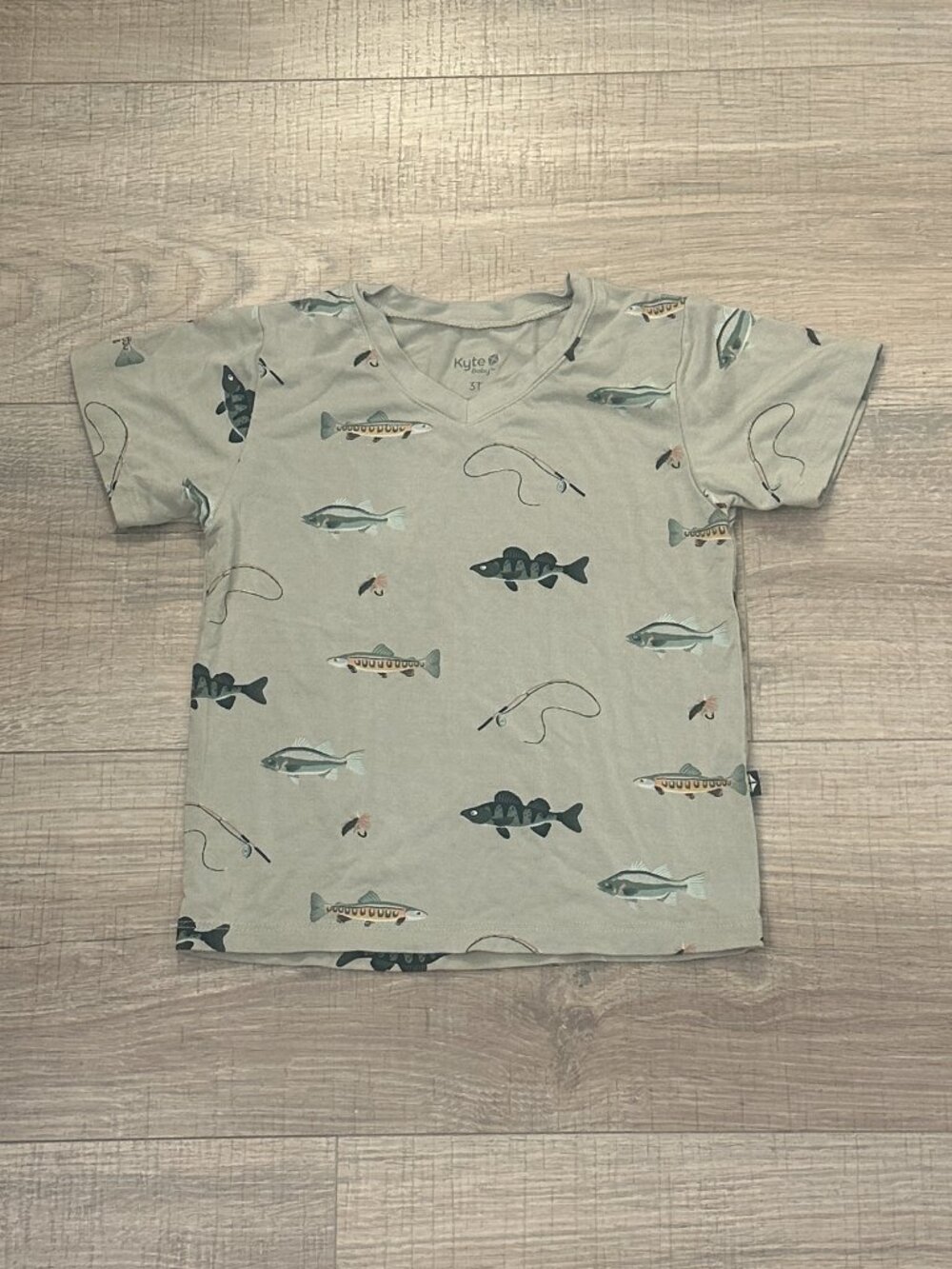 Kyte BABY Toddler V-Neck Tee in Fishing